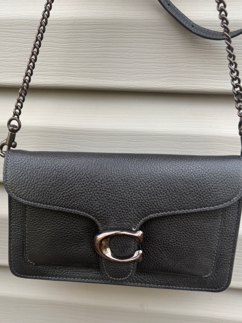 Leather Chain Shoulder Bag in Black